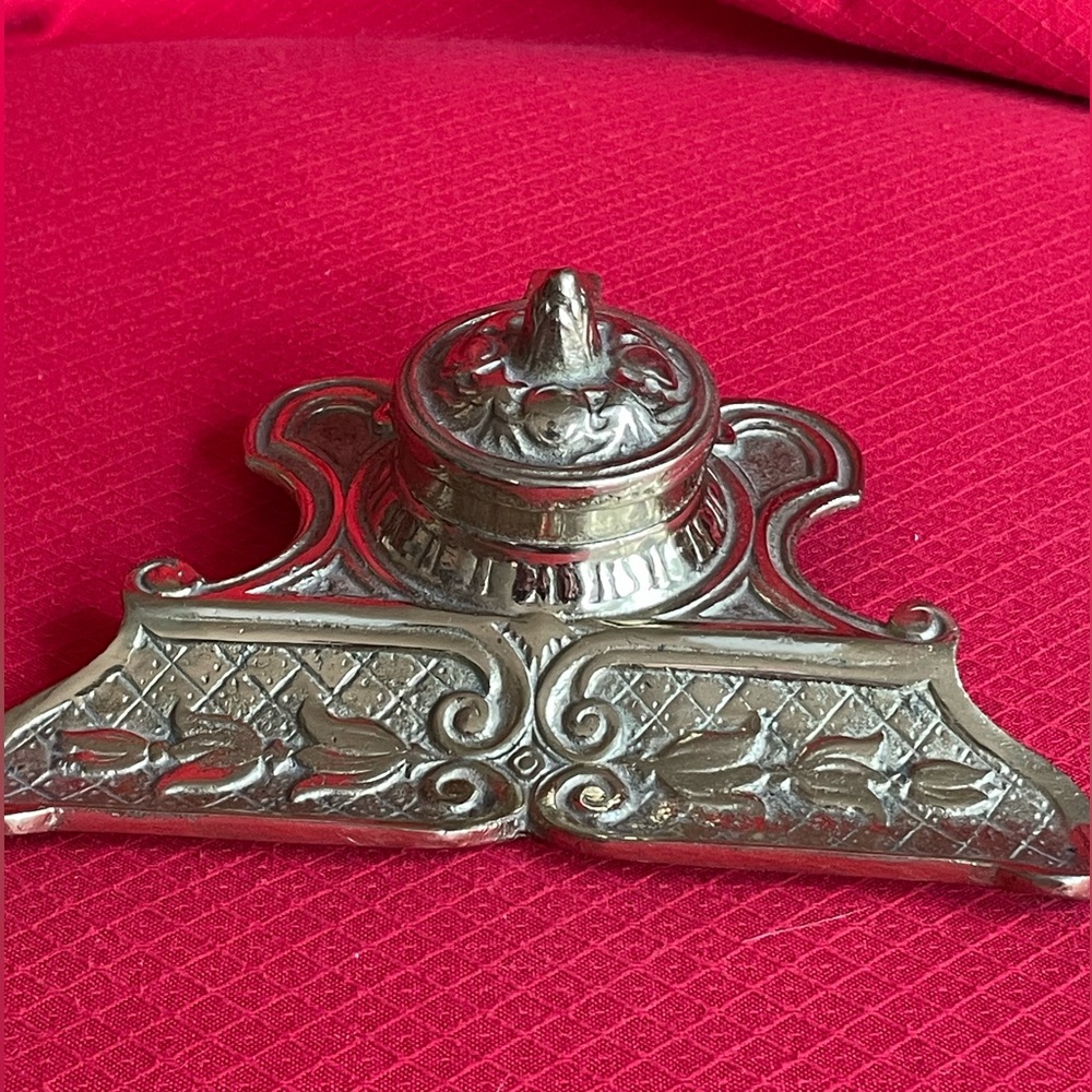 ✍️ Rare Antique Brass Inkwell w/Pen Rest From Early 1900,s. Made in Japan. ✍️ - Picture 3 of 15